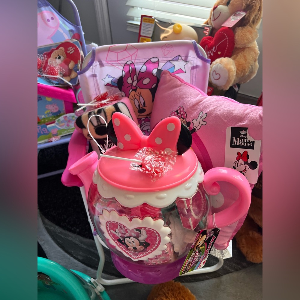 CHILDRENS MICKEY MOUSE BASKET